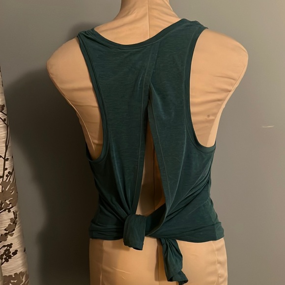 Workout tank - Picture 1 of 3